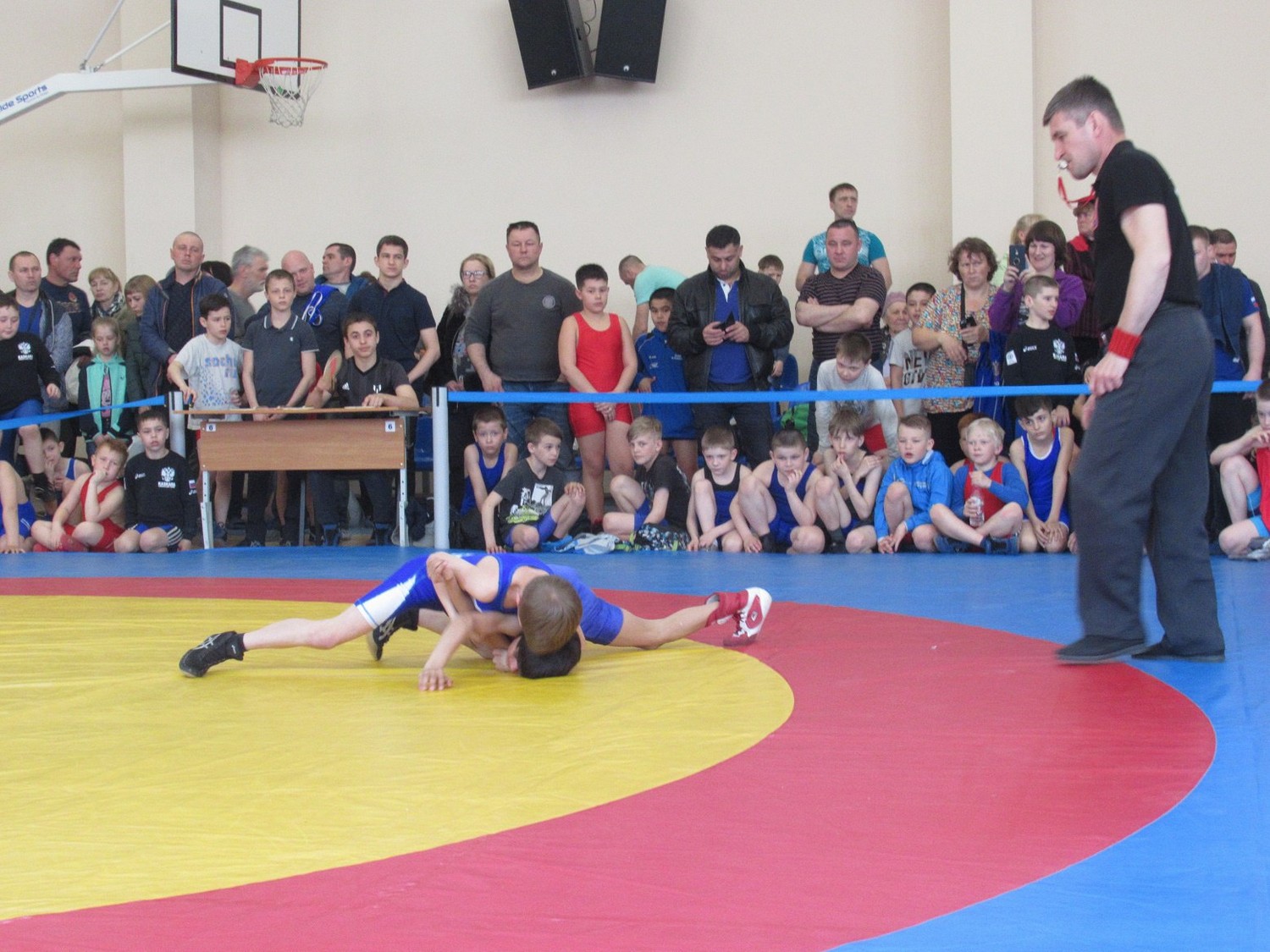 Турнир по греко-римской борьбе в Каменске посвятили подвигу рабочих УАЗа в годы войны. "Круто!" - оценили юные участники состязания