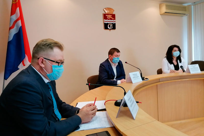 «Гости, дети во дворах, шашлыки… Люди, услышьте»: власть и санитарные врачи в Каменске бьют тревогу. Говорят, горожане расслабились