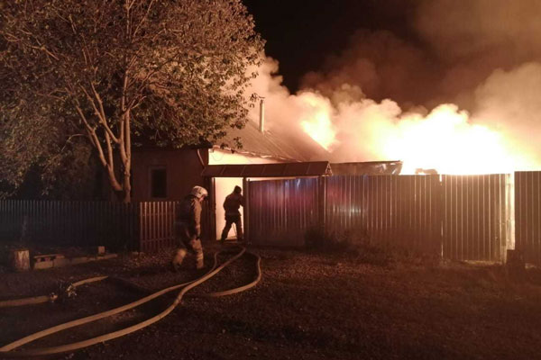 В МЧС рассказали подробности страшного пятничного пожара под Каменском-Уральским