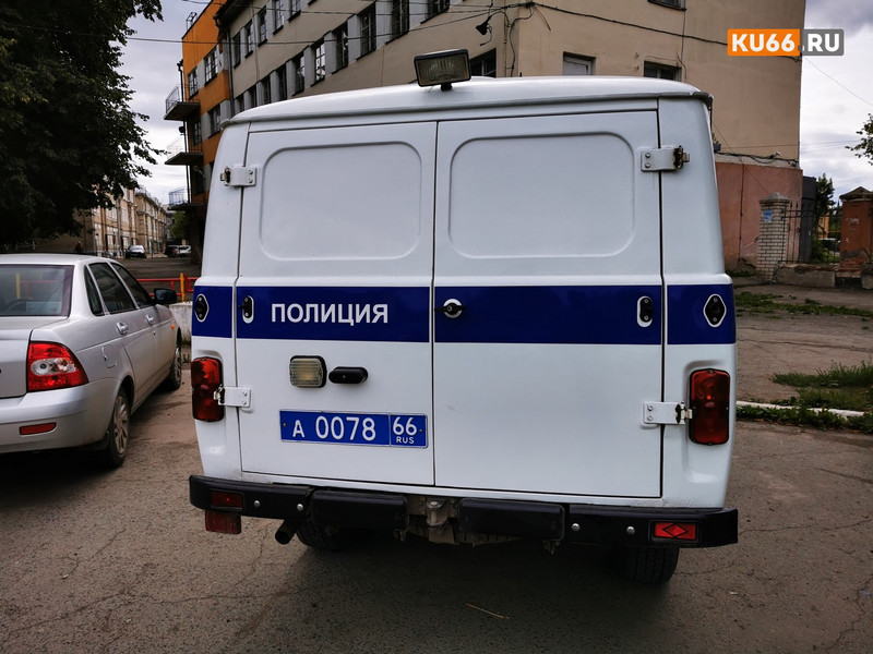 Мужчина с судимостью за плечами украл у соседа по палате в больнице Каменска-Уральского телефон и продал первому встречному за бесценок