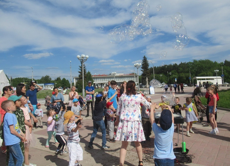 С 7.00 — у заводских проходных, а с 10.00 — у храма Александра Невского. В Каменске-Уральском пройдет благотворительная акция «Белый цветок»