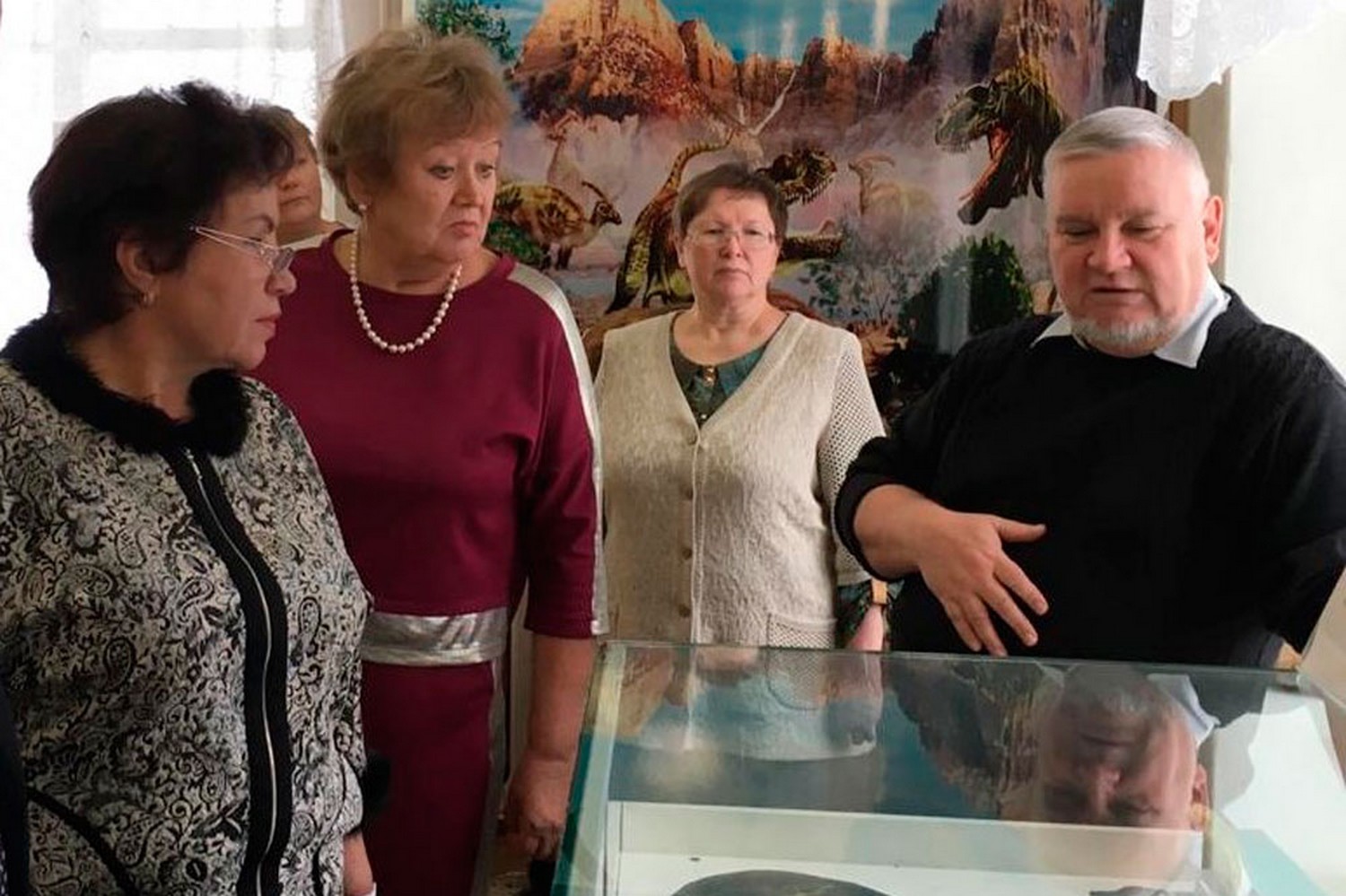 В геологическом музее Каменска-Уральского презентовали книгу о педагоге, директоре школы, краеведе и писателе Владимире Шевалеве