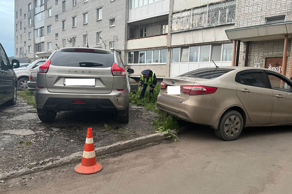 Сотрудники ГИБДД разбираются в обстоятельствах ДТП, в результате которого скончался 53-летний водитель «Киа Рио»