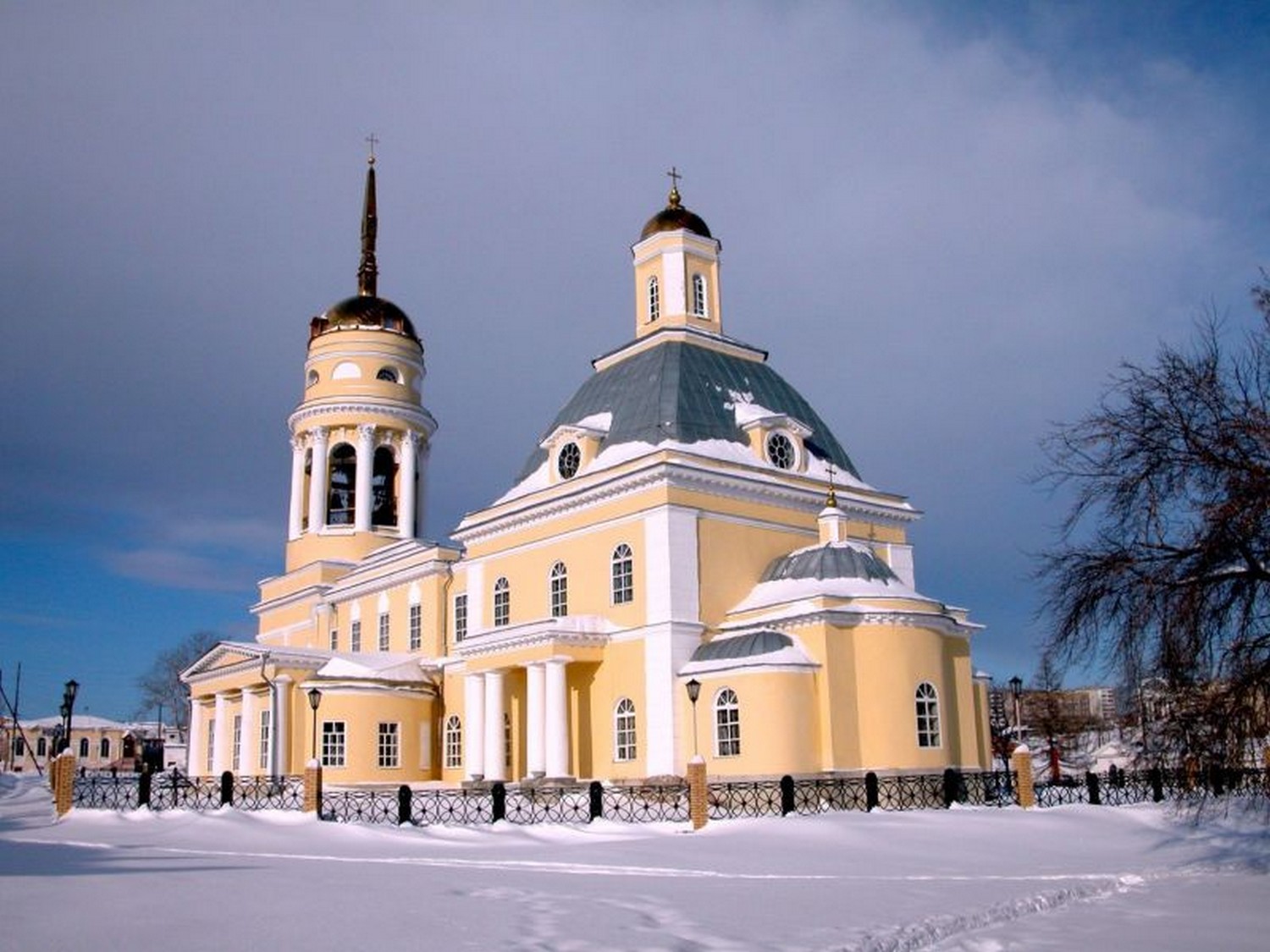 Кстати, это интересно: жителей Каменска приглашают на экскурсии по храмам — расскажут про подземные ходы и пригласят на колокольни