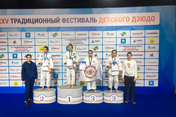 Спортсменка из Каменска-Уральского Анастасия Ягодина — третья на Фестивале детского дзюдо в Санкт-Петербурге, где собрались 452 бойца