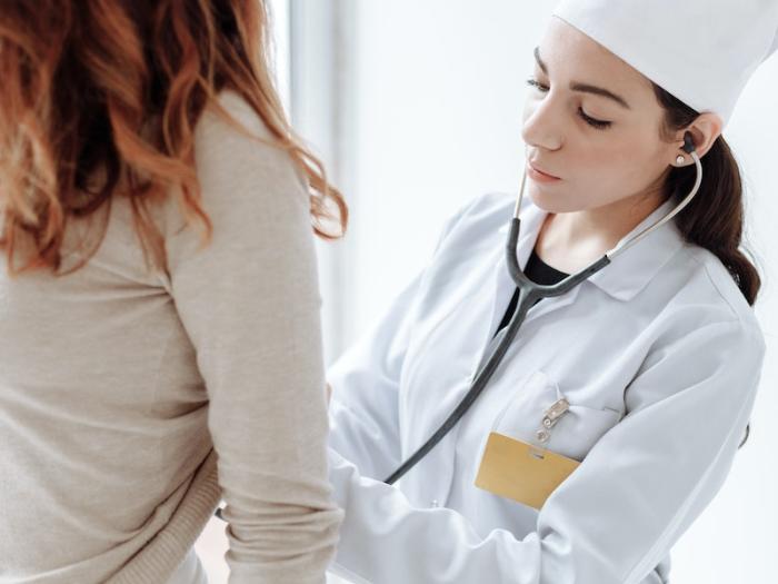 Лечить некому: в больницах Свердловской области не хватает сотен врачей | В Свердловской области зафиксирован дефицит почти 500 врачей