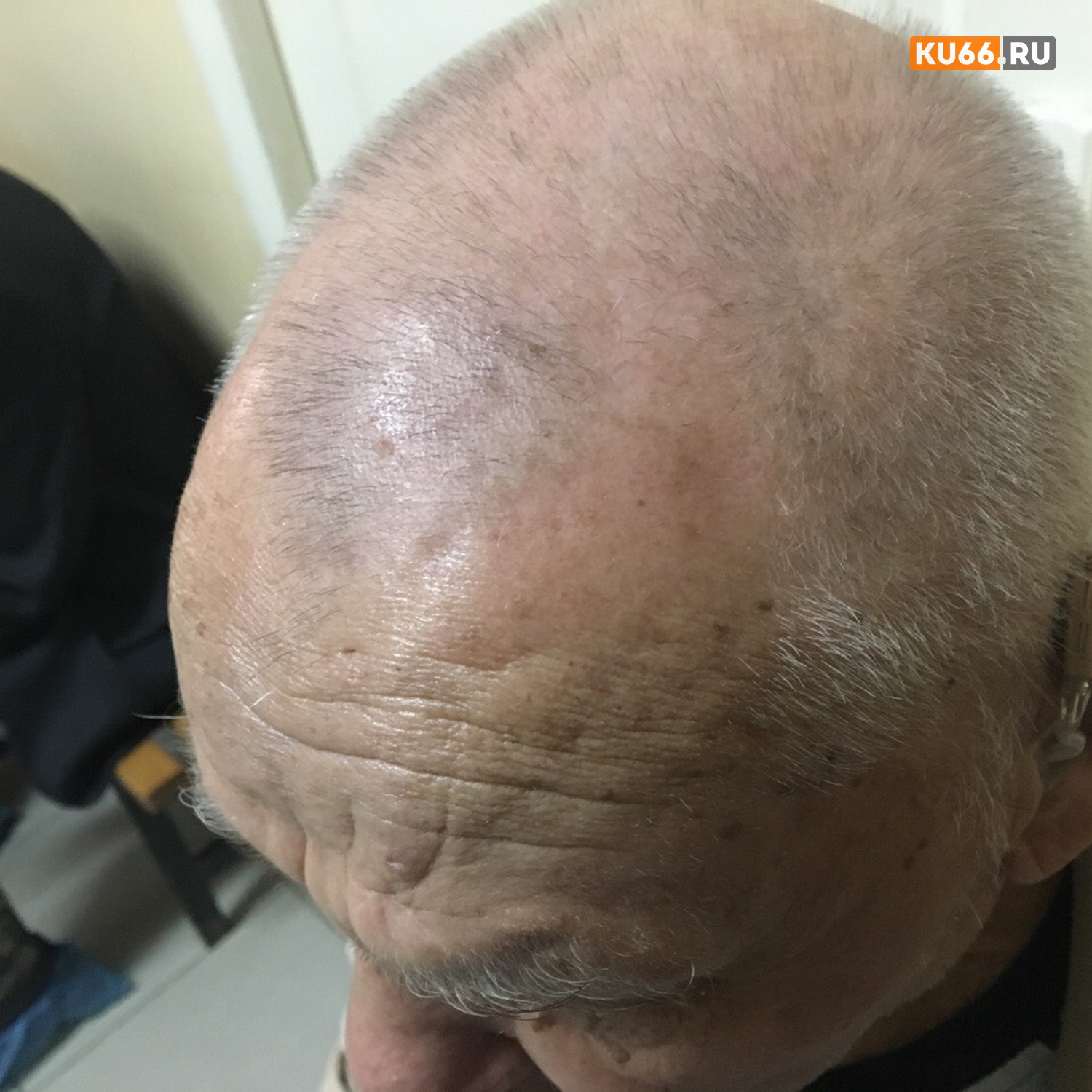 В Каменске-Уральском рядом с воинской частью мужчина напал на стариков – избил, расколотил мобильник и скрылся за воротами КПП...