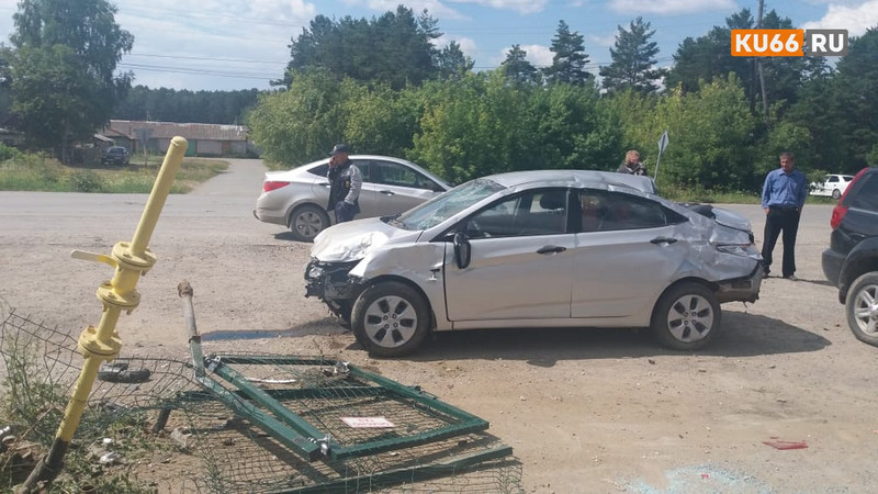 Пенсионер со стажем вождения 45 лет устроил жесткое ДТП в селе под Каменском-Уральским — улетел в кювет, перевернулся. Вероятно, был пьян...