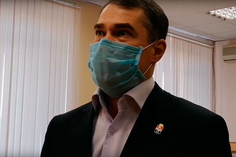 Несмотря на режим изоляции, в Каменске-Уральском будут работать коллективы 271 предприятия и организации. Власти рассказали, кто именно