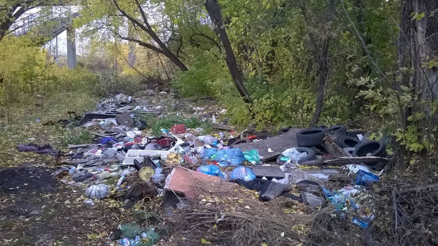 Борясь с нелегальными свалками, в Каменске-Уральском – где могли – установили предупреждающие аншлаги. Отчасти сработало...