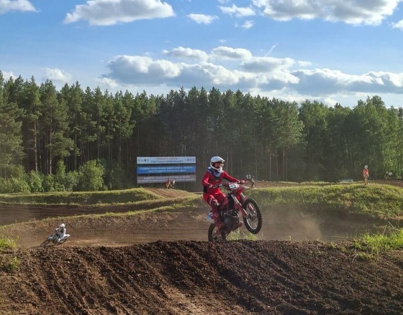 «Хотели поддержать детей!»: мотошкола Каменска-Уральского объяснила перенос соревнований | Мотошкола Каменска-Уральского объяснила, почему проводит соревнования в будни