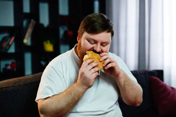 Ученые выяснили причину острого переедания