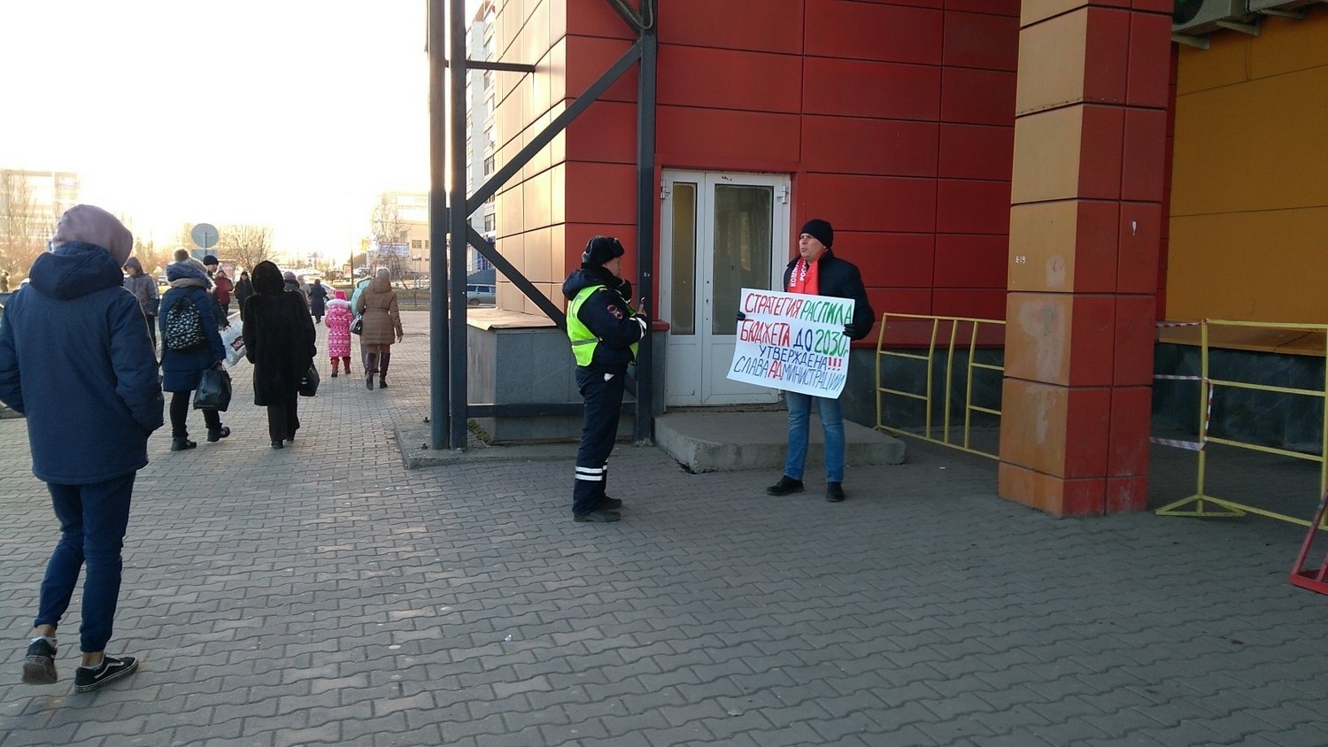 Коммунисты сказали «нет» «скользкому проекту» - стратегии развития Каменска до 2030 года. Один из жителей вышел на одиночный пикет