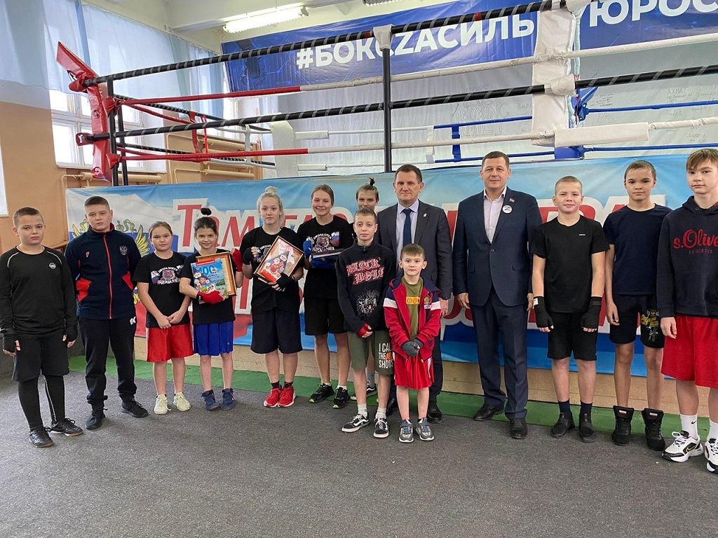 Четыре каменских спортсменки победили на областном первенстве по боксу