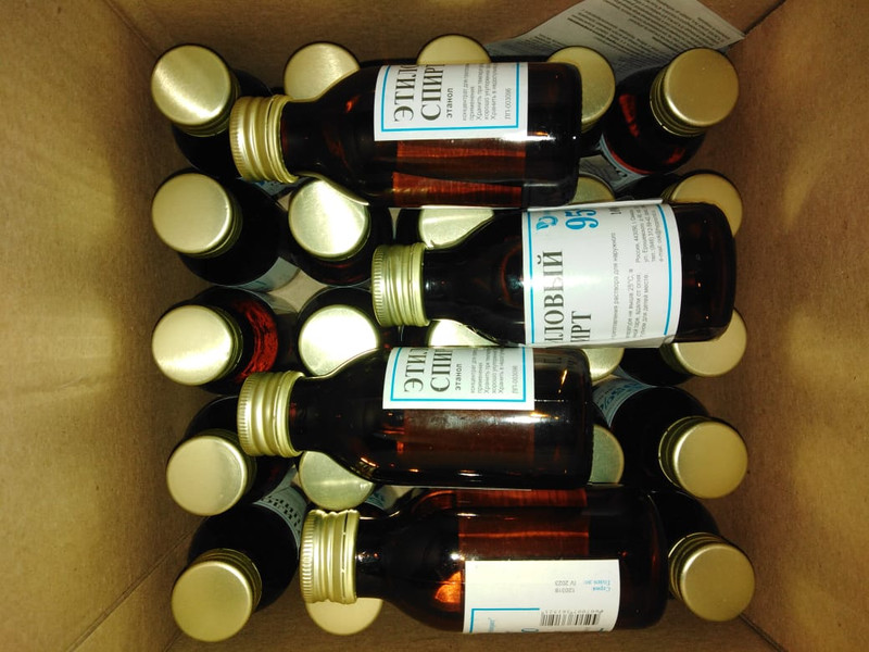 В обход закона: женщина-торговец ларька в Каменске из-под полы продавала «фунфырики» со спиртом. Был суд, нарушительница оштрафована