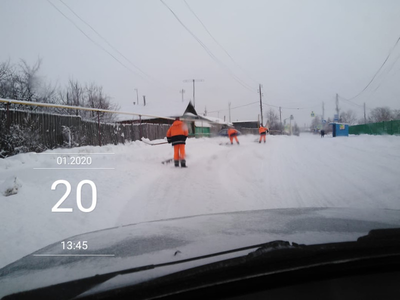 Сложно было подъехать к остановкам транспорта: как рабочие расчищали улицы Каменска-Уральского после мощного снегопада, и что будет дальше Сложно было подъехать к остановкам транспорта: как рабочие расчищали улицы Каменска-Уральского после мощного снегопада, и что будет дальше