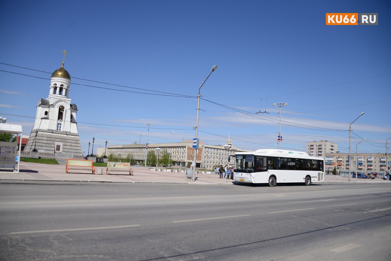 «На линию вышли все автобусы». Каменцы жалуются на работу общественного транспорта и обрывают телефон горячей линии. Что меняется?