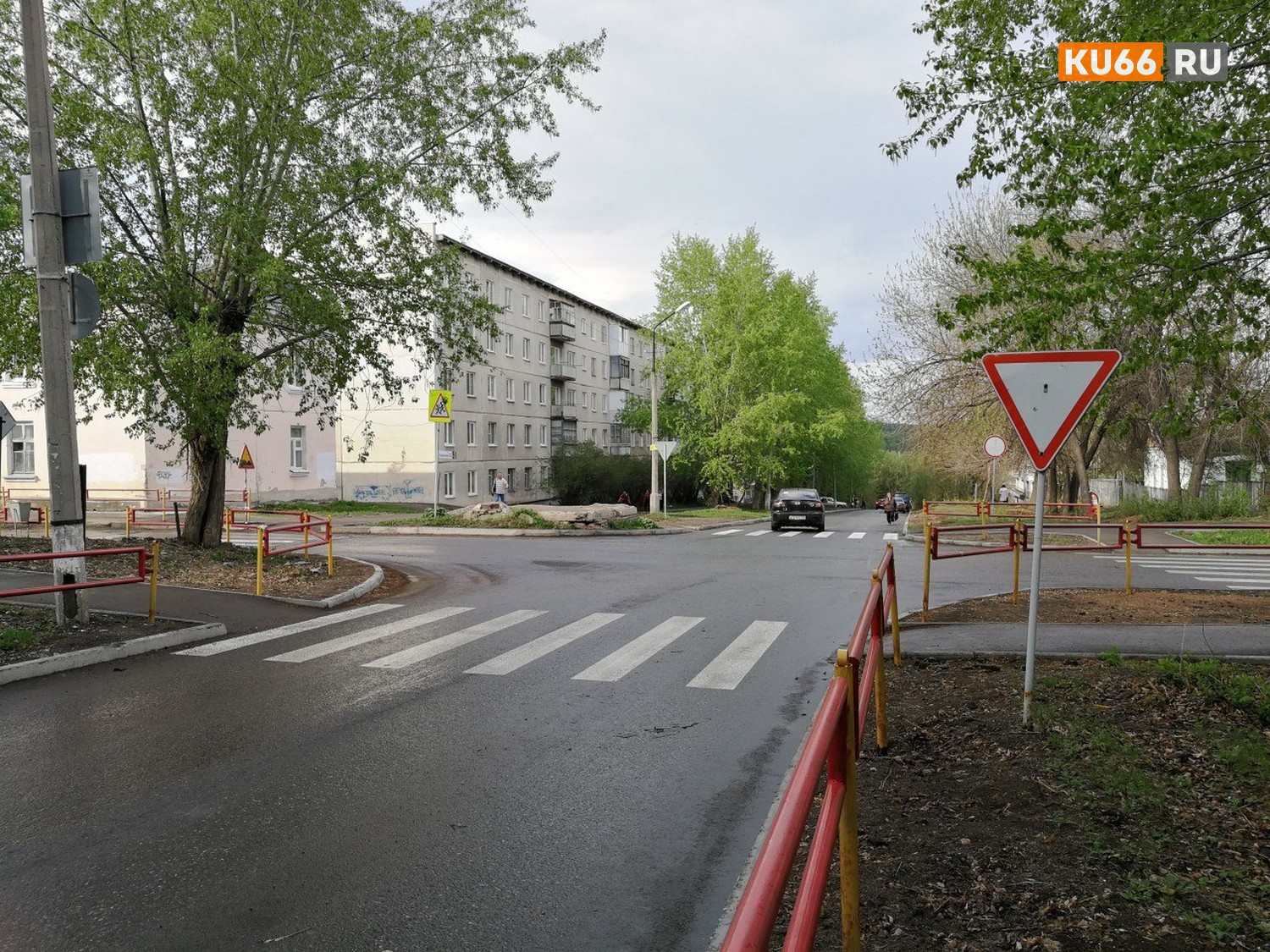 В Каменске-Уральском появились новые пешеходные переходы на перекрестке улиц Исетская – Уральская. «Скоро здесь установят дорожные знаки»