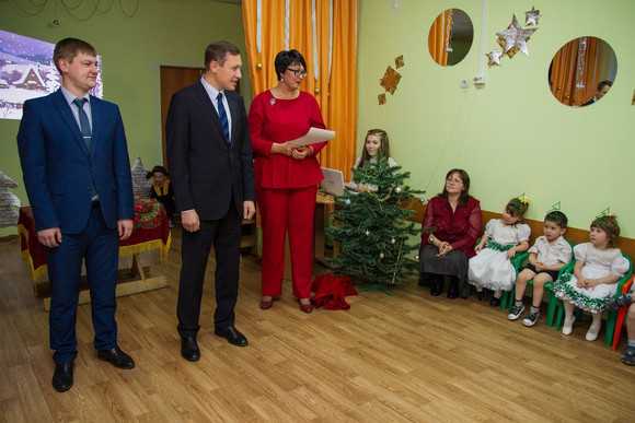 Подарить детям сказку: синарские трубники поздравили с наступающим Новым годом детей, оставшихся без попечения родителей