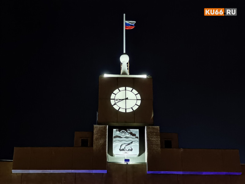 На армию свердловских чиновников в 2021 году потратят почти на 100 млн руб. больше, чем нынче. Во сколько нам обойдутся каменские власти?