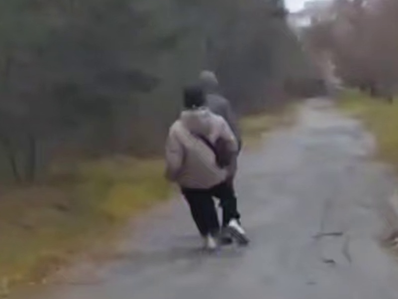 «Хотели повеселиться»: в Каменске-Уральском ищут пенсионера, которого «по приколу» пнули две школьницы | В Каменске-Уральском ищут мужчину, которого две школьницы пнули ради веселья