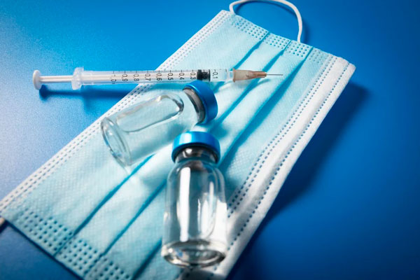 В Свердловской области ввели обязательную вакцинацию. Она касается трех категорий людей