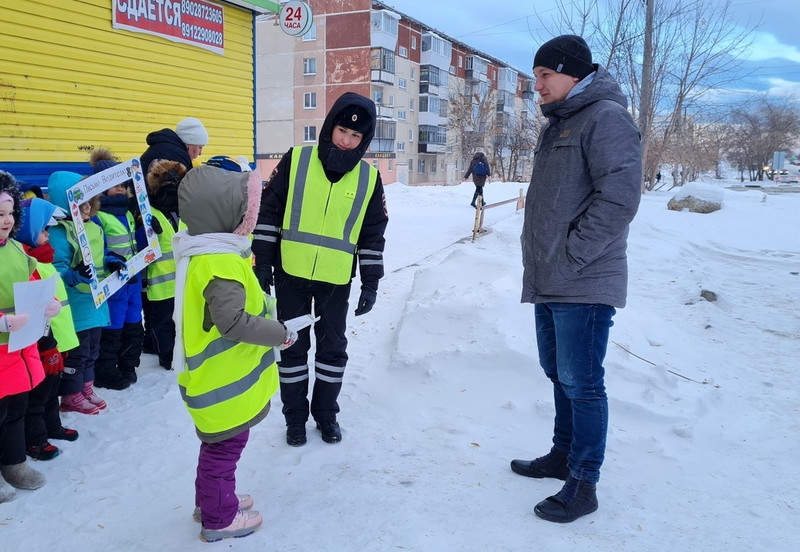 Сотрудники ГИБДД и воспитанники каменского детсада провели совместную акцию