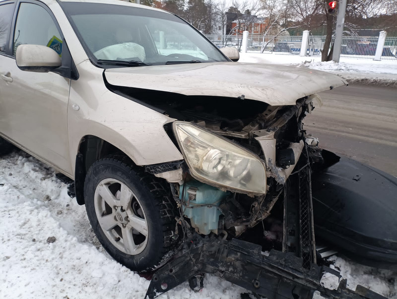 В Каменске-Уральском в ДТП пострадал водитель кроссовера