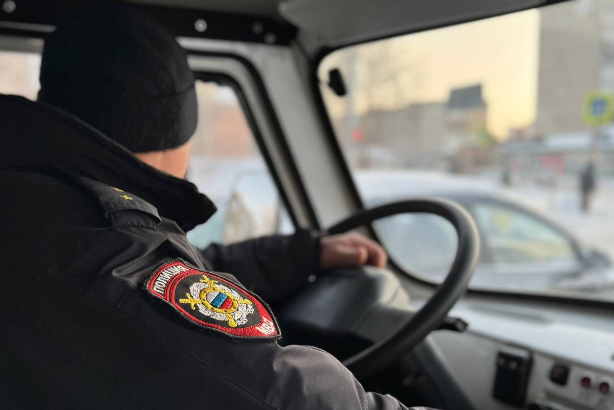 В Каменске-Уральском задержан подозреваемый в краже портмоне со 12 500 рублями у студента | Полиция Каменска-Уральского поймала мужчину, укравшего портмоне студента