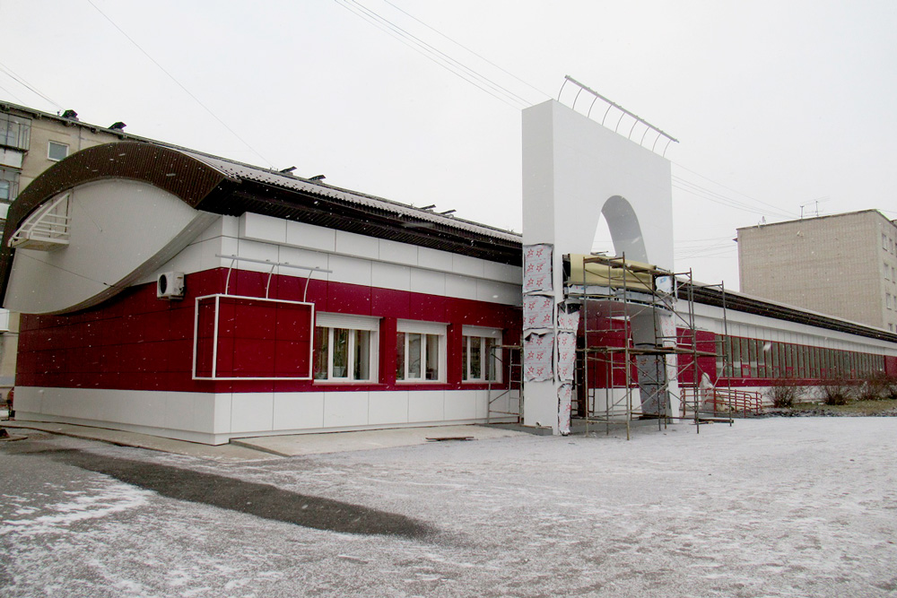 Новый интерьер, витражи и свет, с которым все будет совсем иначе, чем прежде: в Каменске-Уральском после ремонта открывается Выставочный зал