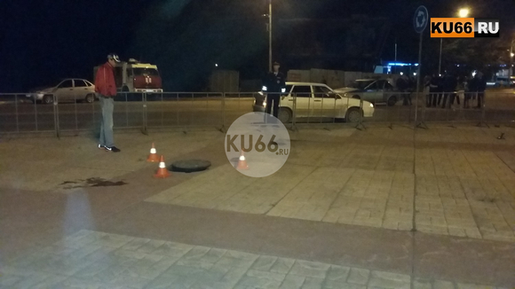 Женщина, гуляющая с ребенком на празднике в Каменске, провалилась в колодец. К счастью, вовремя среагировала. «Скорой» рядом не было...