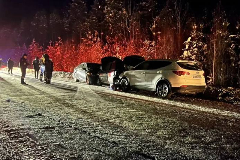 Помощь на дороге закончилась смертью: ДТП на Урале | В Свердловской области погиб водитель Toyota, помогая в аварии
