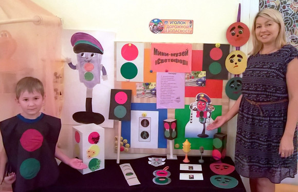 В детском саду в Каменске-Уральском появился музей, посвященный светофору – создан руками малышей и их родителей