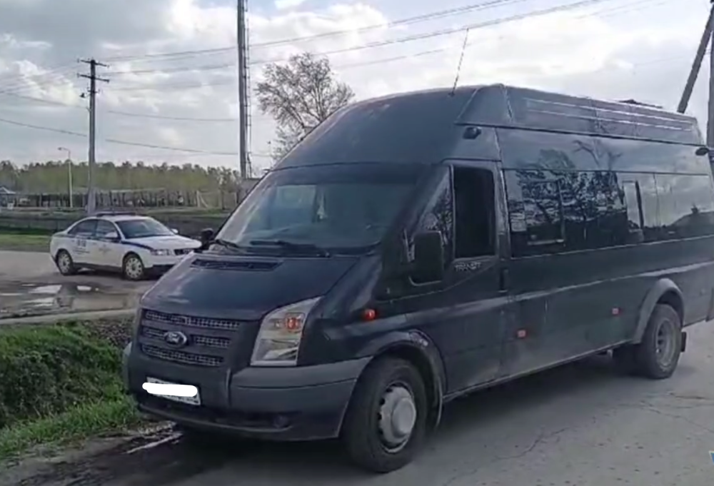 На Урале автоинспекторы отстранили от управления ранее лишенного прав водителя микроавтобуса | На Урале ГИБДД отстранили от управления ранее лишенного прав водителя микроавтобуса