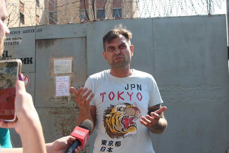 Жителя Каменска оштрафовали на 1000 рублей за то, что он провел одиночный пикет в поддержку Хабаровска без маски, как требует закон