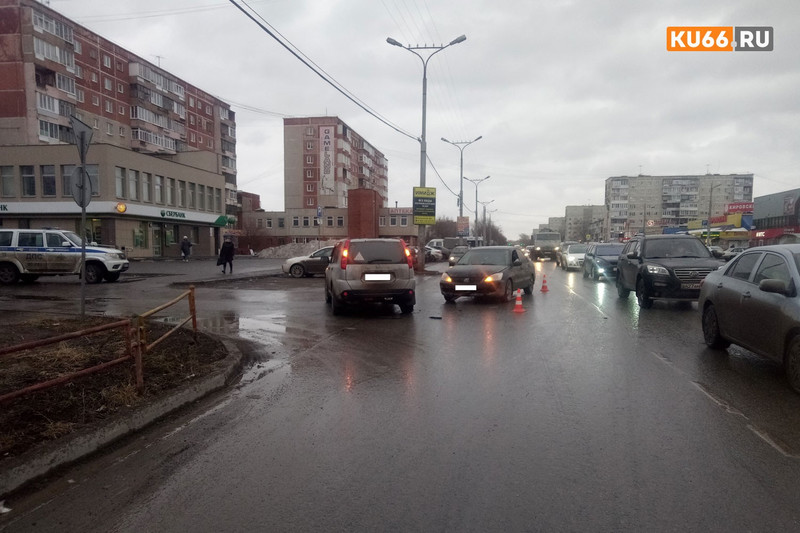 «Не ожидал увидеть на своей полосе другой авто». Две иномарки жестко столкнулись на ул. Каменская: у 17-летней девушки — ушиб ключицы