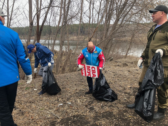 Жители Каменска-Уральского навели порядок на Набережной