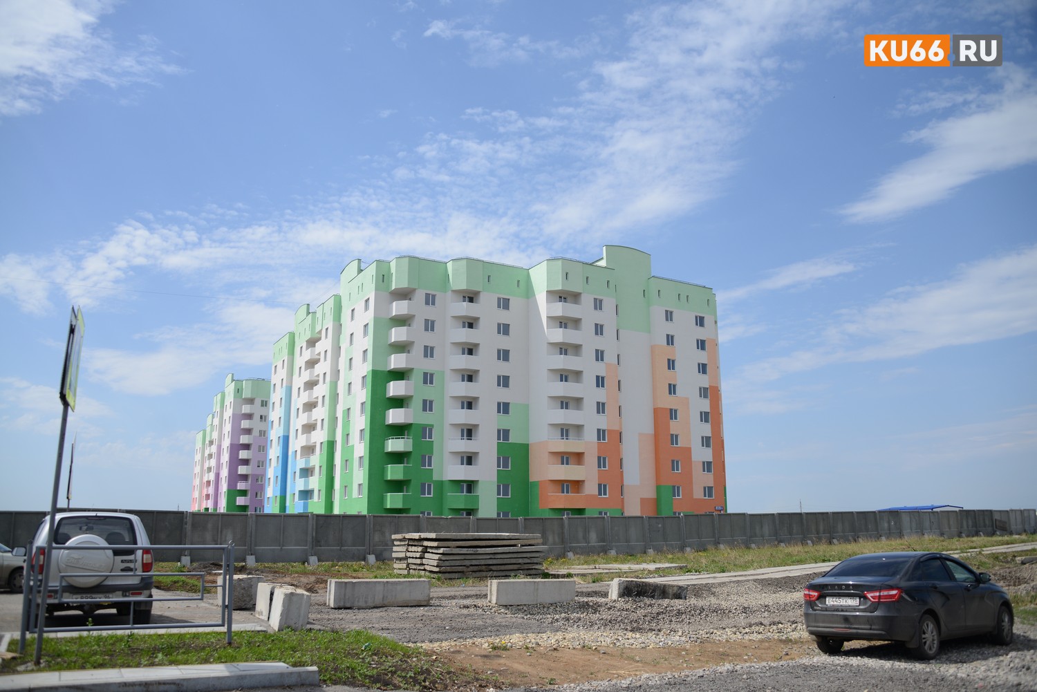 Жители Каменска с грустной улыбкой посмотрели новости на Первом канале: там рассказали, что летчики авиабазы получили новое жилье!