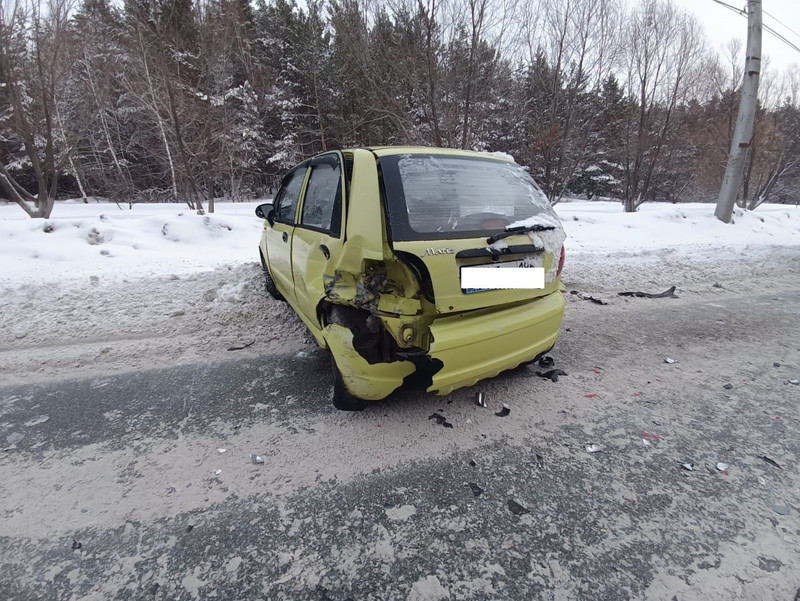 В Каменске "Лада-Приора" врезалась в "Дэу Матиз"