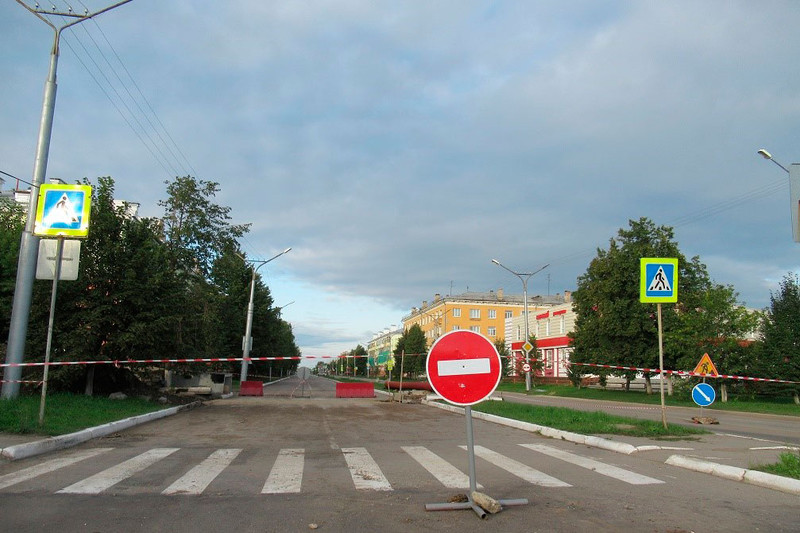Еще одно перекрытие: до понедельника в Каменске не проехать, не пройти по нечетной стороне ул. Кунавина из-за перекладки теплосетей