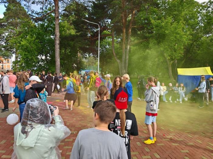 120 кг сладости и взрыв красок — в Каменске-Уральском устроят праздник индийской культуры «День Индии» | В Красногорском парке 3 августа пройдёт фестиваль красок Холи с тортом в 120 кг