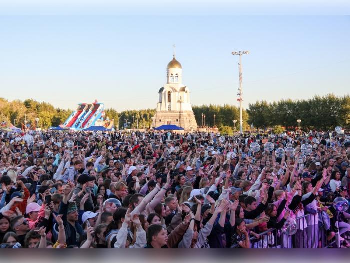 Каменск-Уральский отметил День города и юбилей РУСАЛа масштабным праздником | 25 тысяч человек отпраздновали День города и юбилей РУСАЛа в Каменске