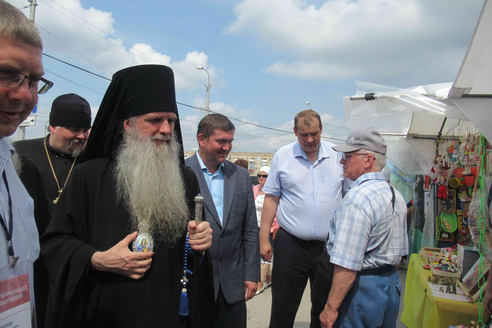 «Звон колоколов» - каменцев зовут на ярмарку религиозных атрибутов, продуктов и книг. Желающие смогут приложиться к мощам мучеников