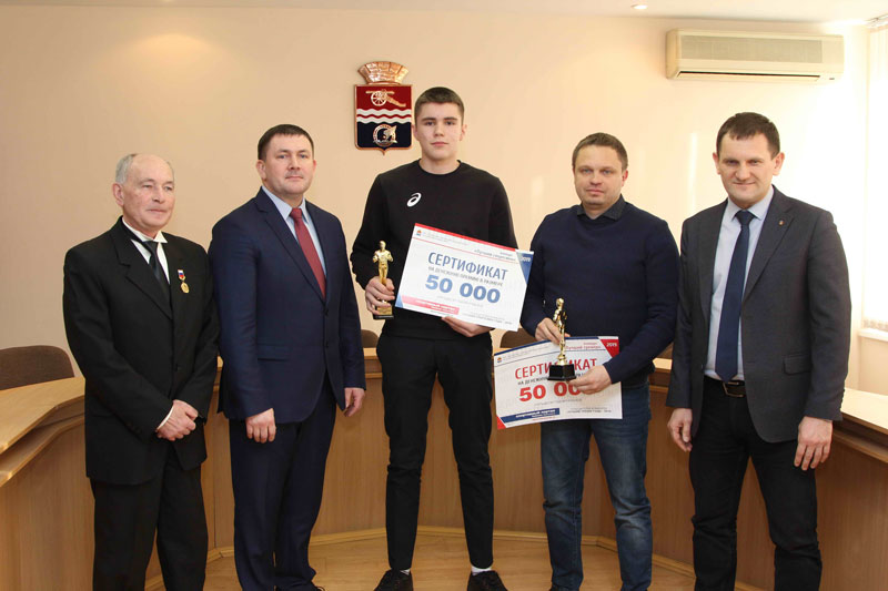 В Каменске тайным голосованием в мэрии определили лучших спортсмена и тренера 2019 года. Ни тот, ни другой такого итога не ожидали...