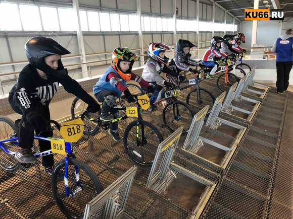 Первое «боевое крещение» по велогонкам в стиле BMX прошли спортсмены из Каменска-Уральского – призовых мест не взяли, но все впереди!