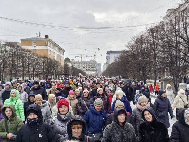 Крестный ход в Екатеринбурге: фото и видео с масштабного мероприятия  | Крестный ход в День народного единства собрал тысячи екатеринбуржцев