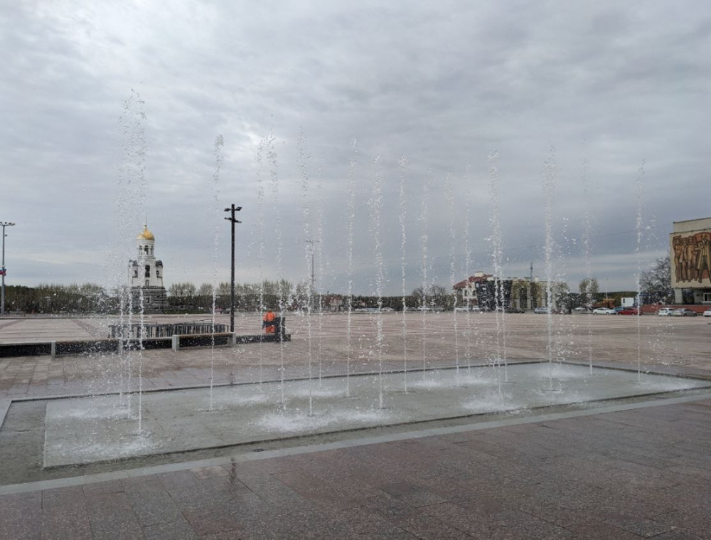 В Каменске-Уральском тестируют работу новых фонтанов. Видео | На Урале тестируют работу новых фонтанов