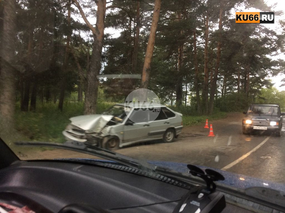 В субботу среди белого дня в Каменске-Уральском от дома по улице Лесная угнали отечественную легковушку. Хозяин просит о помощи