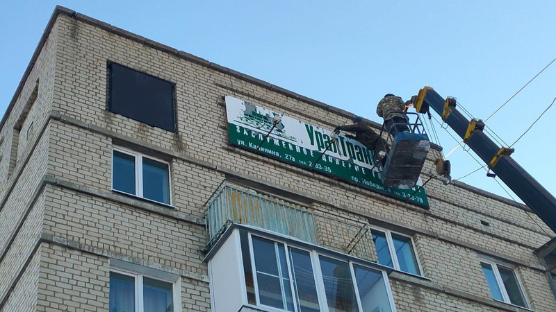 В Каменске-Уральском установили светодиодный экран с часами. Скоро такой же появится на Челябинской