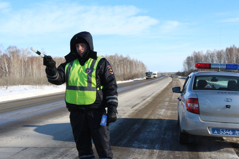 За четыре дня дорожные полицейские на трассах под Каменском поймали 20 водителей, которые мчались по встречке там, где это запрещено